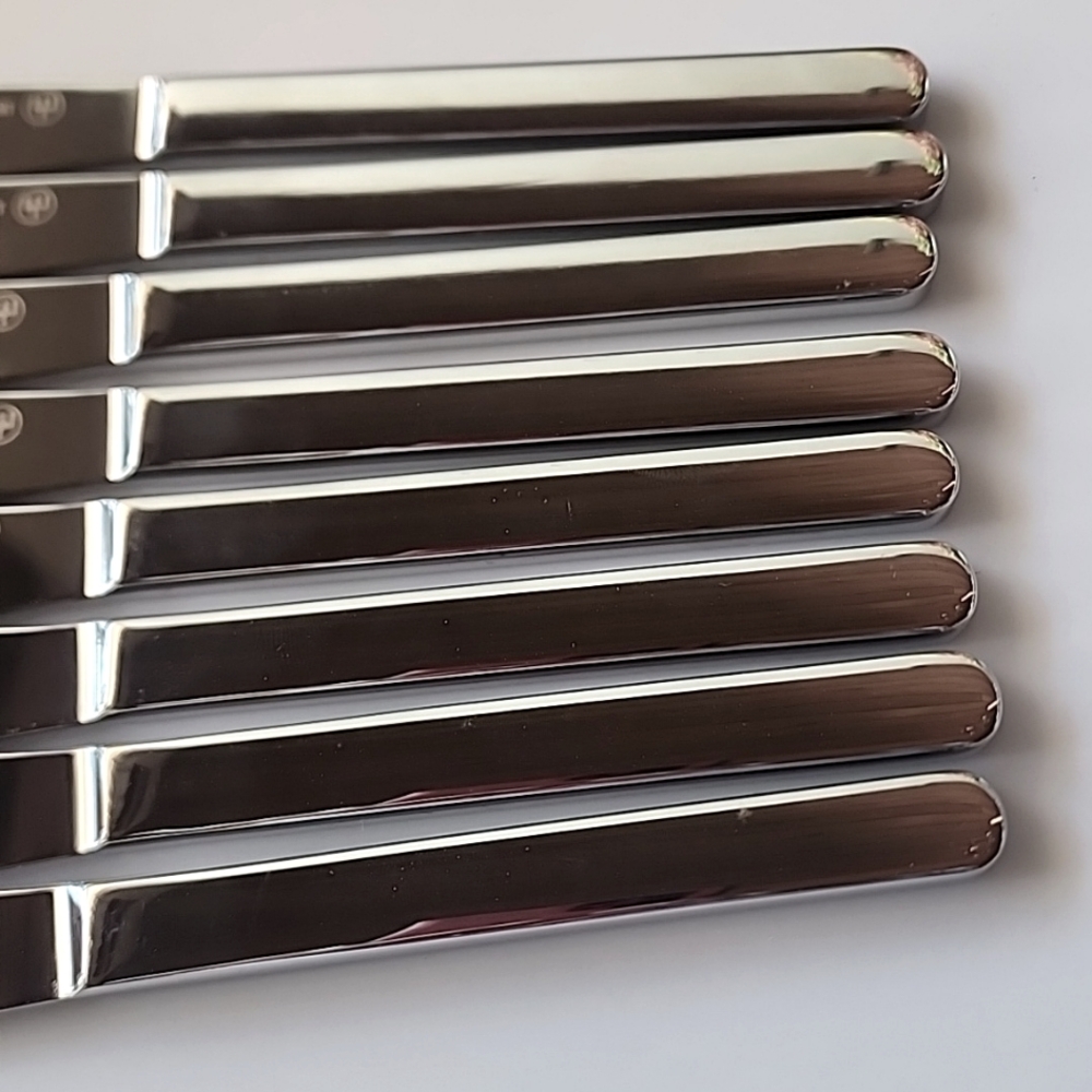 NEW Vintage, Wüsthof 8 Serrated Steak Knives. - Picture 6 of 15